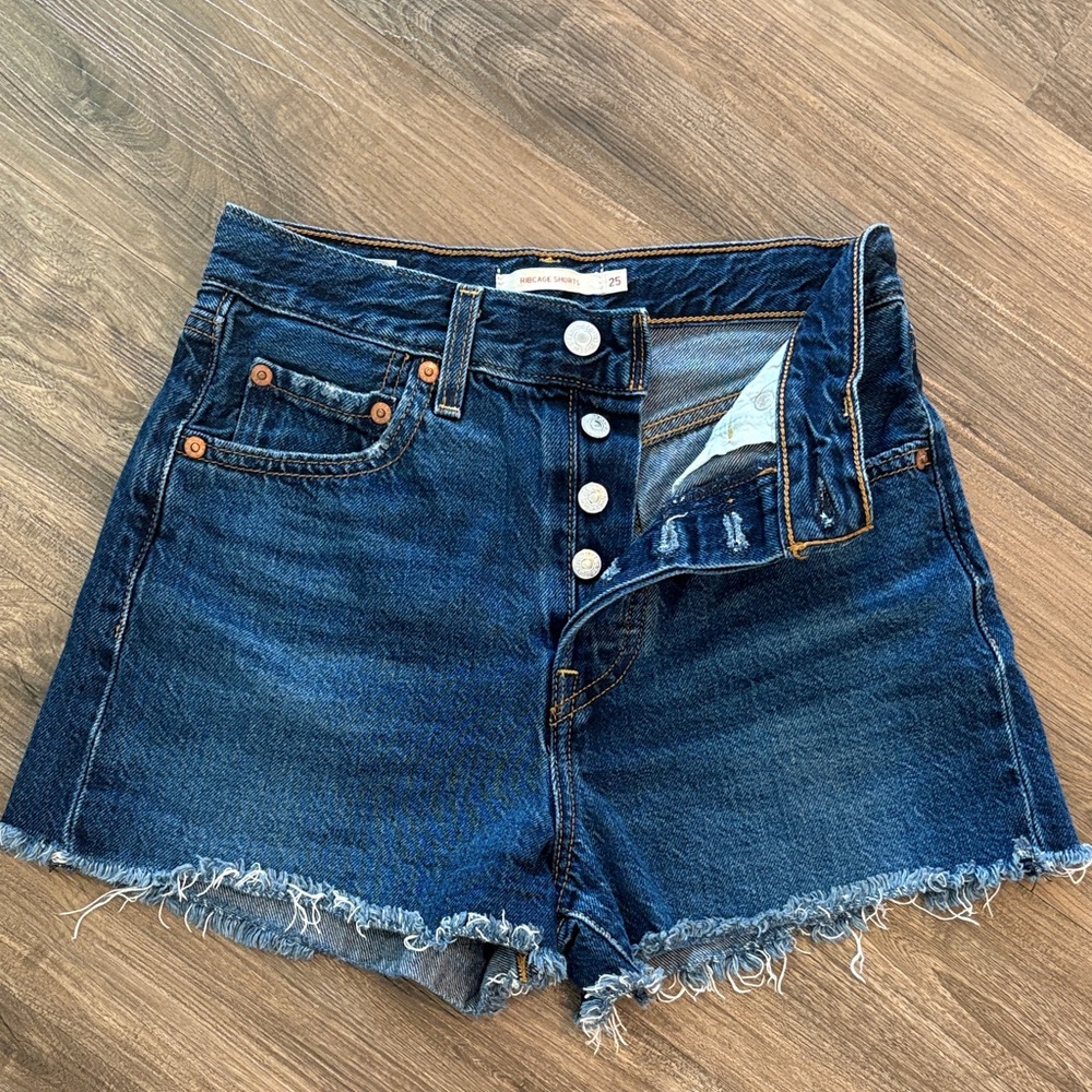 Levi's Premium Ribcage denim shorts